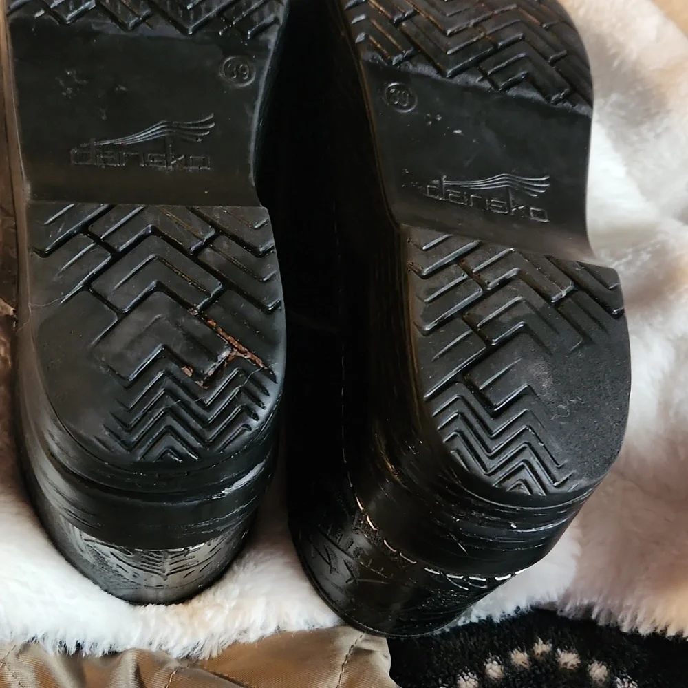 Dansko size 39 black tooled leather clogs - Picture 4 of 4